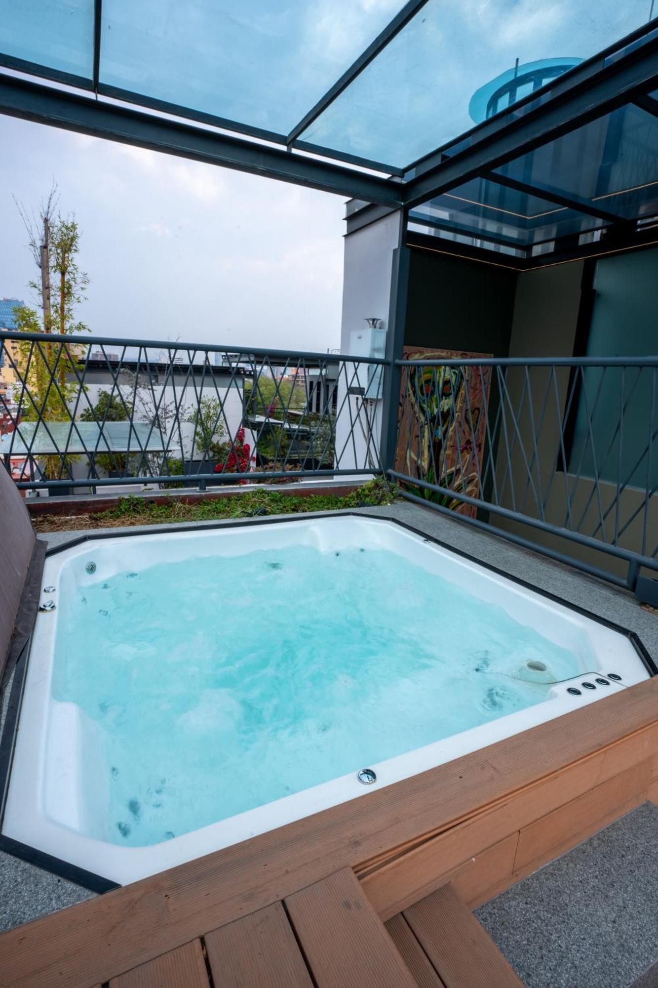 Beautiful Ph With Private Jacuzzi *