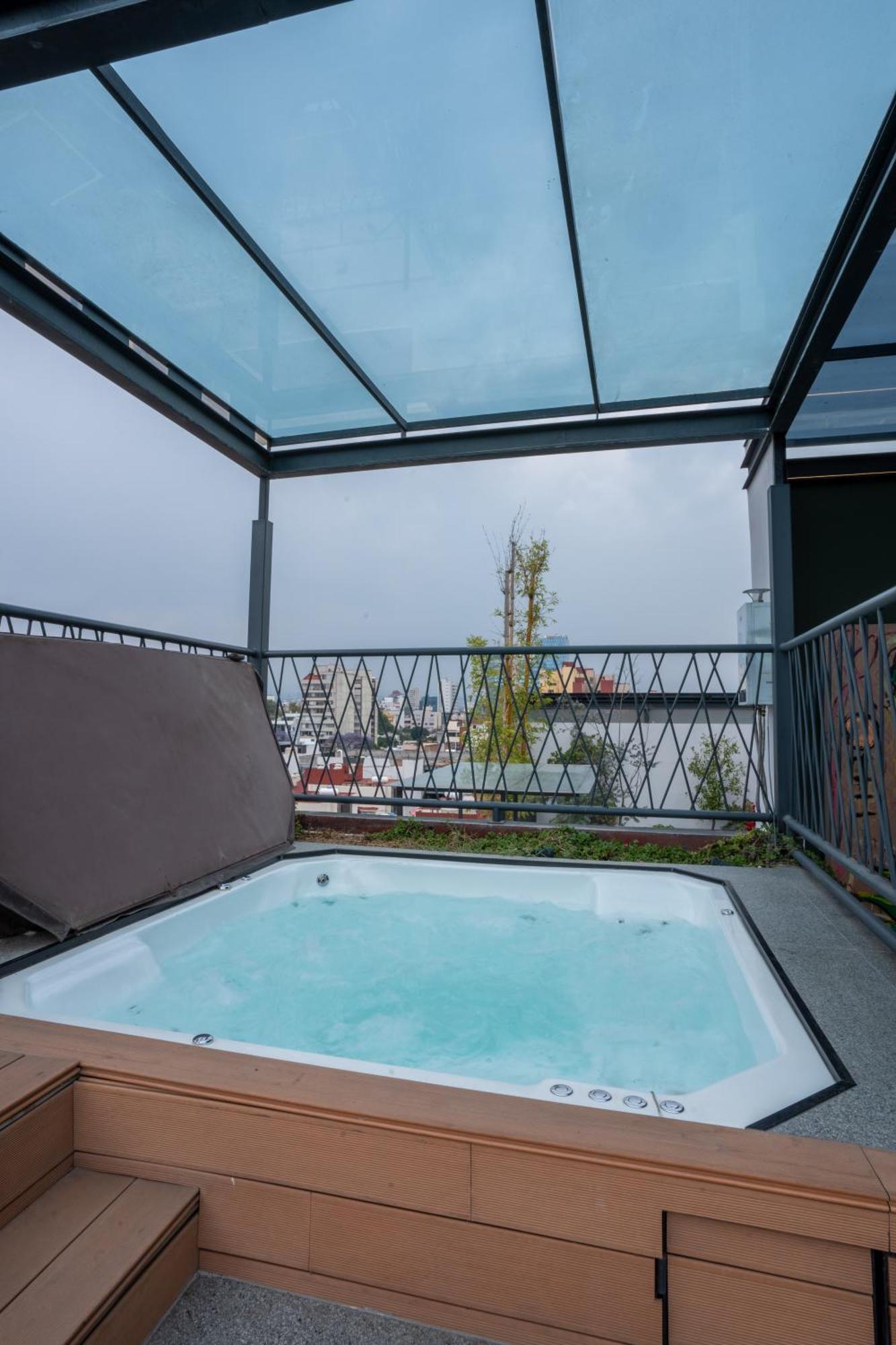 Beautiful Ph With Private Jacuzzi